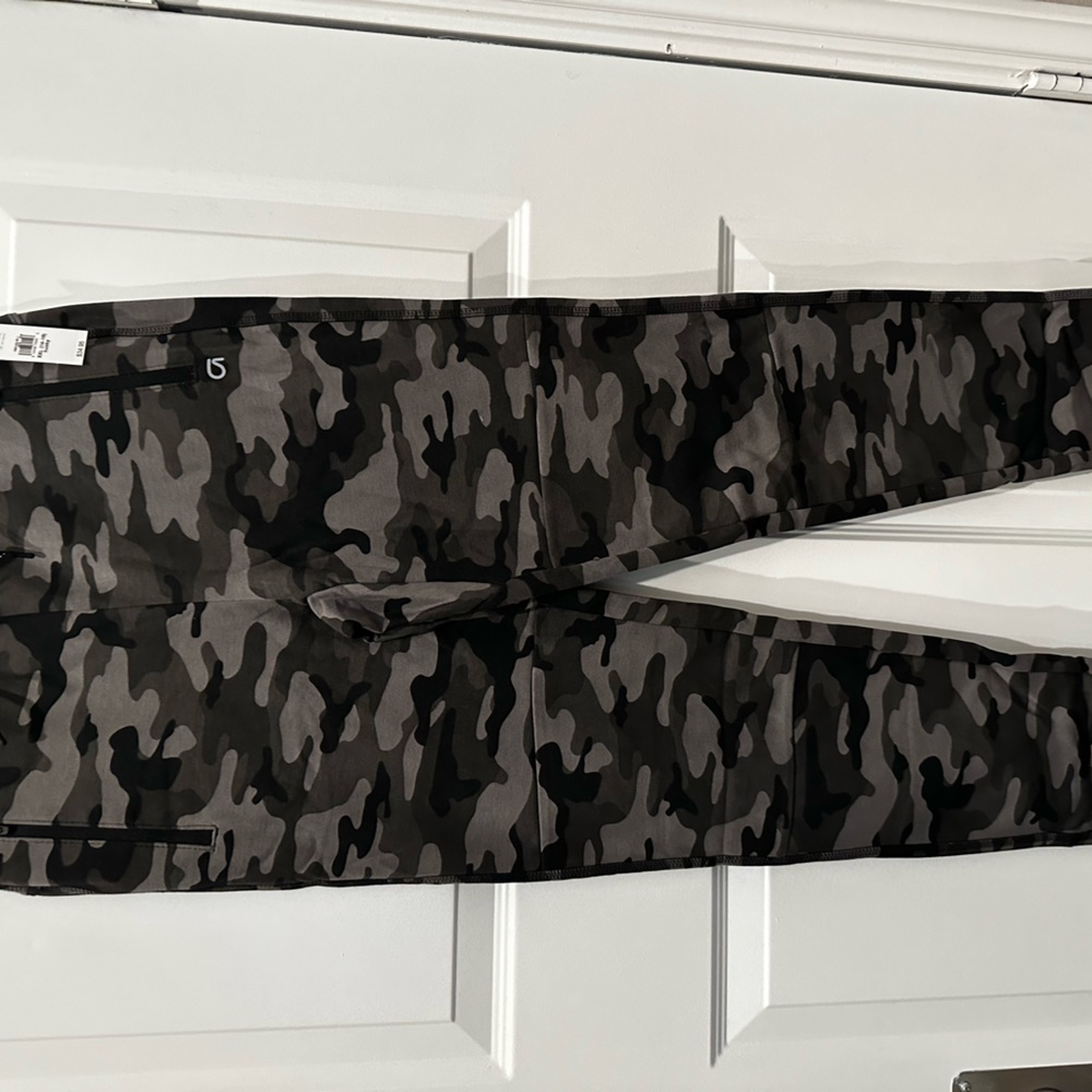 NWT GapFit Kids Fit Tech Joggers in Black Camo.  Sz XXL (14-16) Husky